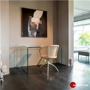 Alias Young Lady poltroncina girevole con struttura in alluminio e schienale in paglia di Vienna