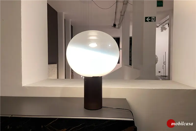 Artemide Laguna 37 lampada da tavolo - diffusore sfumato trasparente, struttura bronzo satinato