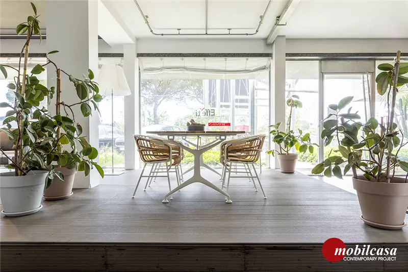 Casamania set da 4 sedie Raphia Rattan con telaio in metallo verniciato bianco, seduta e schienale in giunco naturale e legacci in nylon