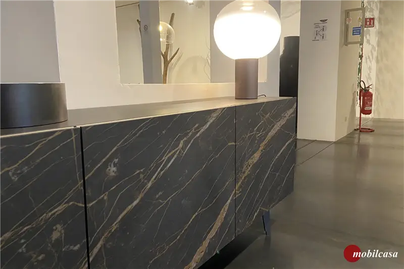 Cattelan Italia Metropol madia - struttura goffrato nero, base metallo goffrato nero, ante in ceramica marmi sahara noir
