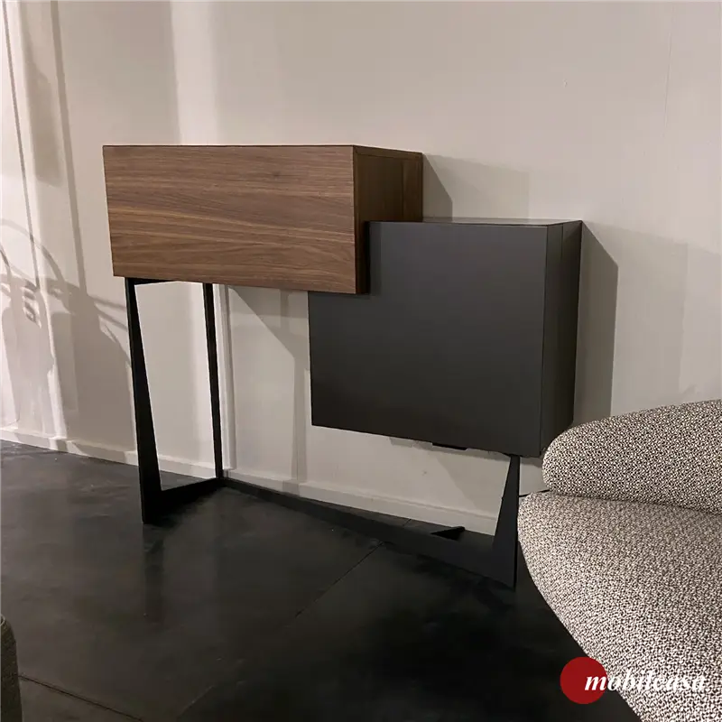 Cattelan Italia Portos mobile bar in legno verniciato graphite opaco e noce canaletto con base in acciaio verniciato graphite