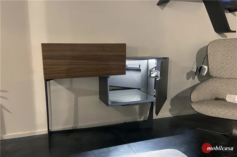 Cattelan Italia Portos mobile bar in legno verniciato graphite opaco e noce canaletto con base in acciaio verniciato graphite