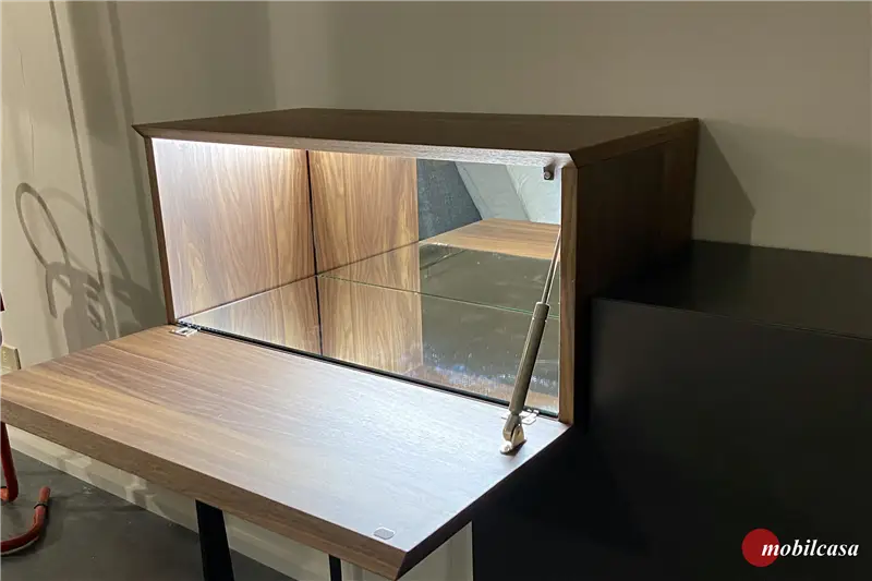 Cattelan Italia Portos mobile bar in legno verniciato graphite opaco e noce canaletto con base in acciaio verniciato graphite