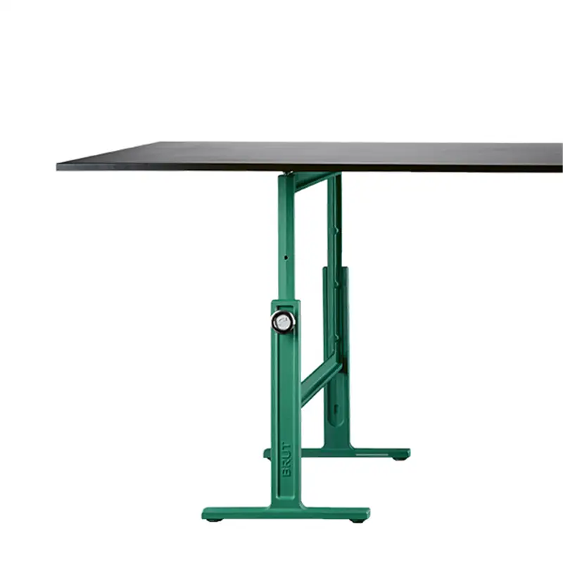 Magis Brut tavolo regolabile in altezza