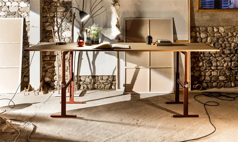 Magis Brut tavolo regolabile in altezza
