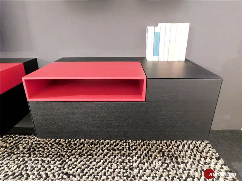 MDF Italia Inmotion composizione soggiorno in frassino laccato nero e rosso