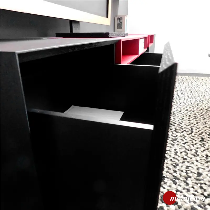MDF Italia Inmotion composizione soggiorno in frassino laccato nero e rosso