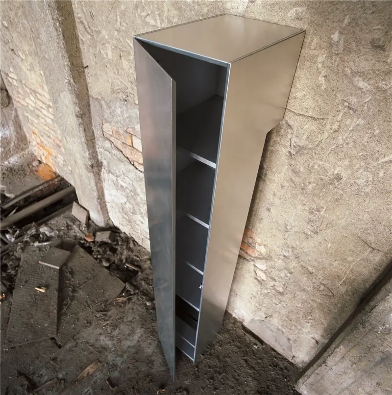 Minotti Italia Formosa in piedi