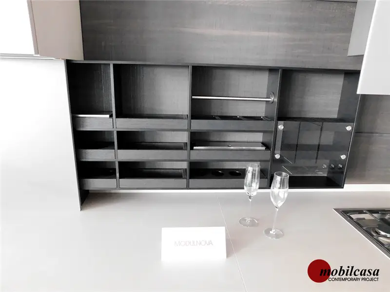 Modulnova MH6 composizione cucina a parete con base in vetro e pensili con anta a ribalta