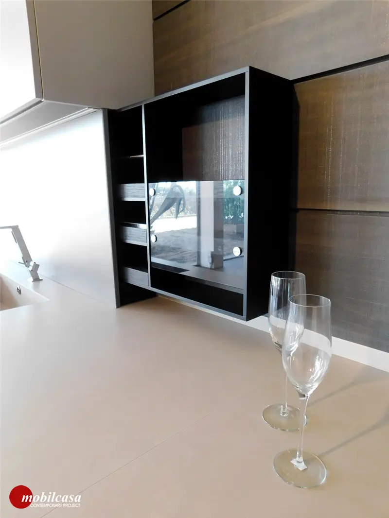 Modulnova MH6 composizione cucina a parete con base in vetro e pensili con anta a ribalta