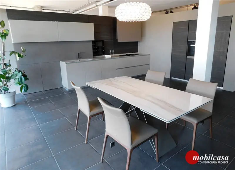 Modulnova MH6 composizione cucina a parete con base in vetro e pensili con anta a ribalta