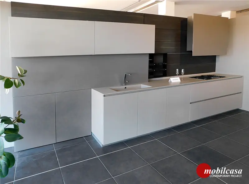 Modulnova MH6 composizione cucina a parete con base in vetro e pensili con anta a ribalta