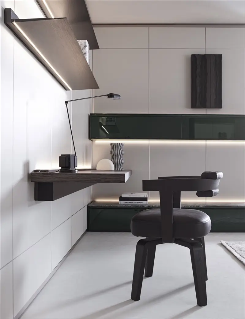 Molteni & C Porta volta sedia dining - struttura in massello frassino tinto, seduta in pelle Siria