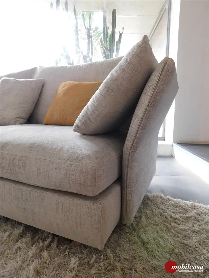 Molteni & C Holiday divano cm. l. 236 cmx p. 96 cmx h. 92 cm in tessuto