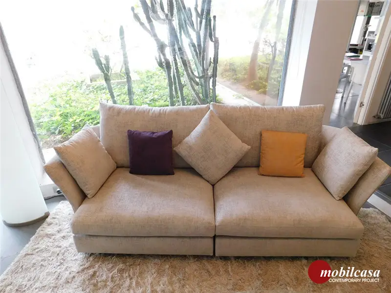 Molteni & C Holiday divano cm. l. 236 cmx p. 96 cmx h. 92 cm in tessuto