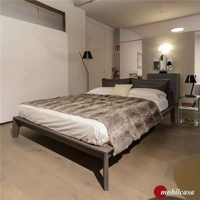 Molteni & C Wish letto matrimoniale - Struttura rovere grafite con testiera in pelle cat. S, comprensivo di rete 160