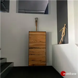 Riva 1920 Rialto 2013 Cassettiera - L. 64,8 cm, P. 46,3 cm, h. 138,5 cm, interno in rovere, frontali briccola, struttura esterna in ferro naturale