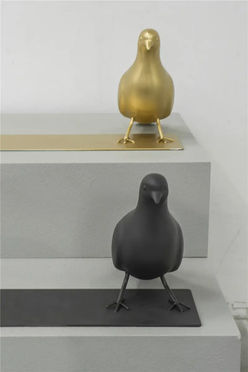 Sturm Milano Noncaga con base Scultura