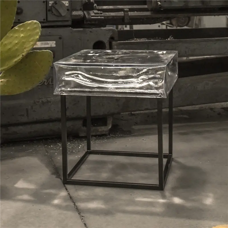 Sturm Milano Quaranta Sgabello h. 44 cm trasparente rosso