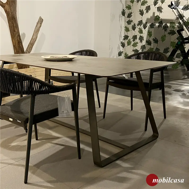 Varaschin Kolonaki tavolo - 200x100 cm, top in hpl Bedonia, struttura in metallo grigio