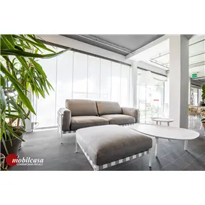 Zanotta Parco divano 2 posti 224 cm con struttura verniciata bianca, rivestimento tessuto Talasso grigio chiaro + Pouf outdoor