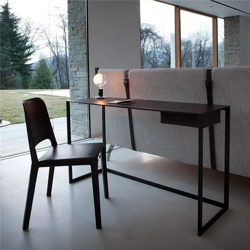 Zanotta Calamo scrivania in metallo e cuoio nero