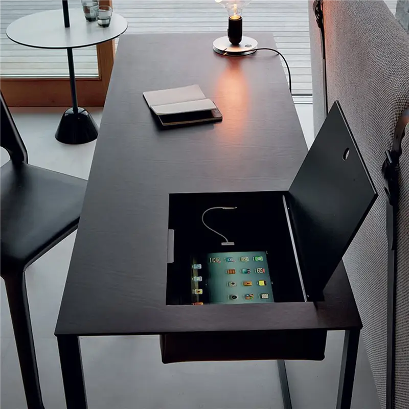 Zanotta Calamo scrivania in metallo e cuoio nero