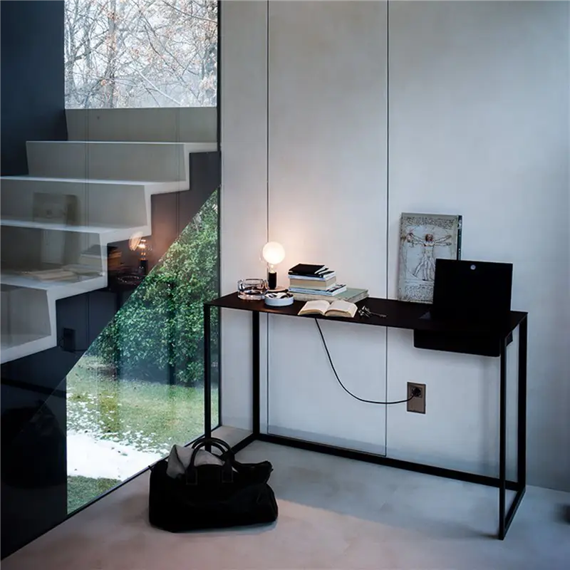 Zanotta Calamo scrivania in metallo e cuoio nero