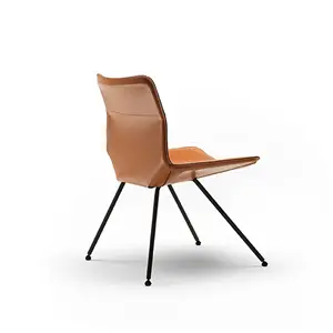 Zanotta Zanotta Dan Sedia in cuoio