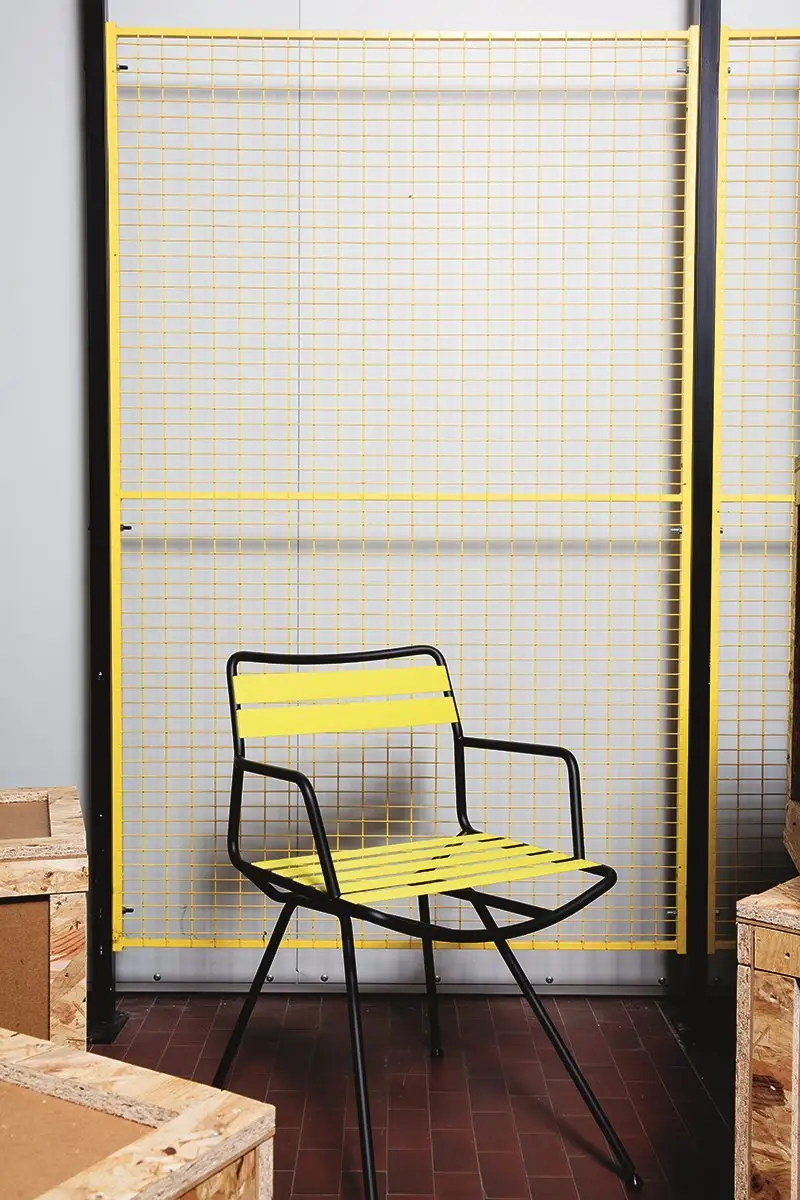 Zanotta Dan Sedia con braccioli outdoor